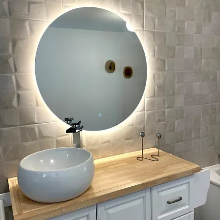 La Touzetterie Avec Spa-cour Privee 度假居 Saint-Jean-dʼAngély