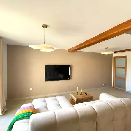 La Touzetterie Avec Spa-cour Privee 度假居 Saint-Jean-dʼAngély