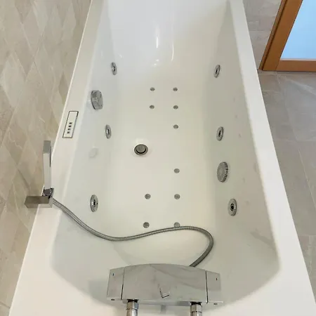 La Touzetterie Avec Spa-cour Privee *